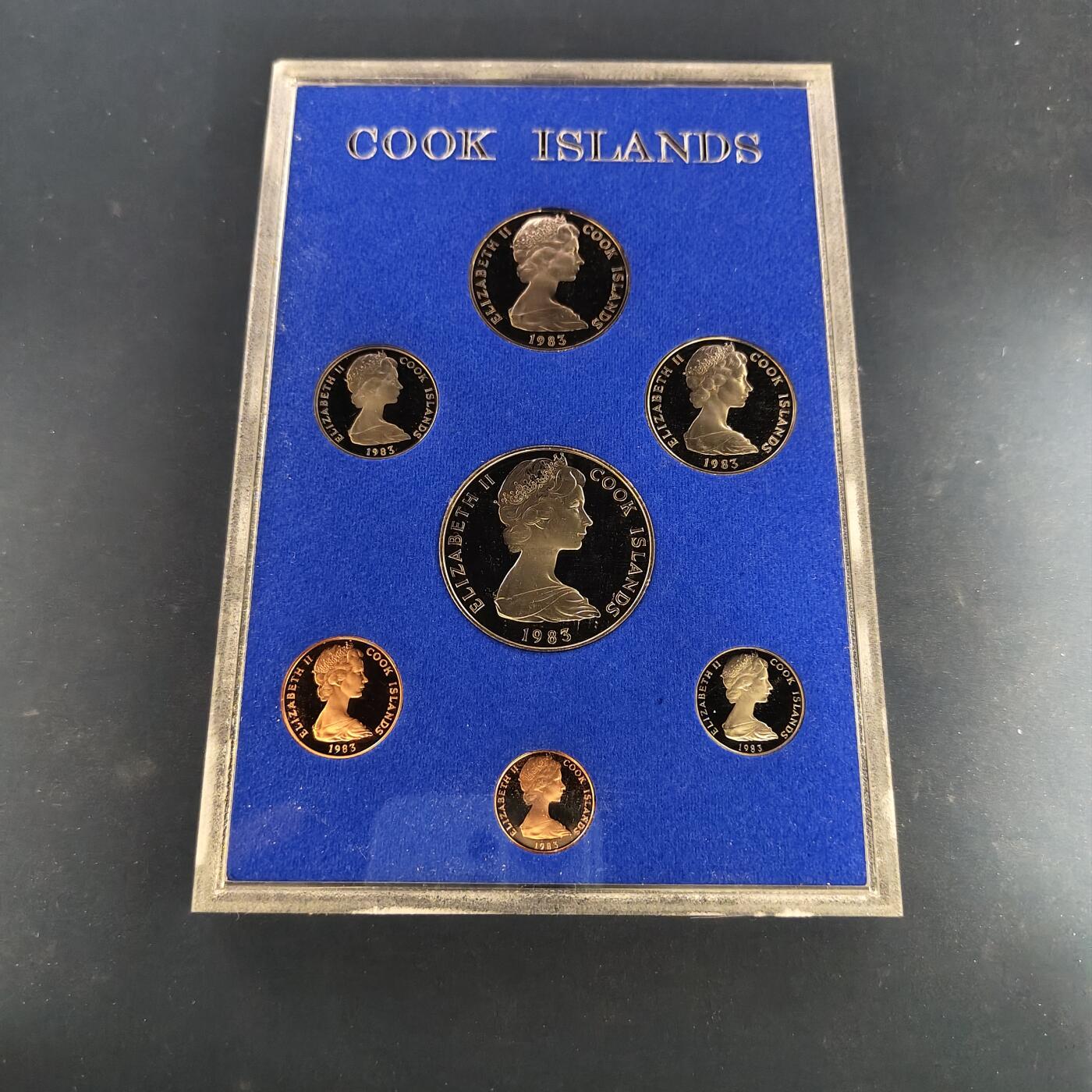 【全场包邮】纯粹捡漏拍501场-持续更新中 库克群岛1983年官方发行皇家厂经典信封装精制套币-PS14