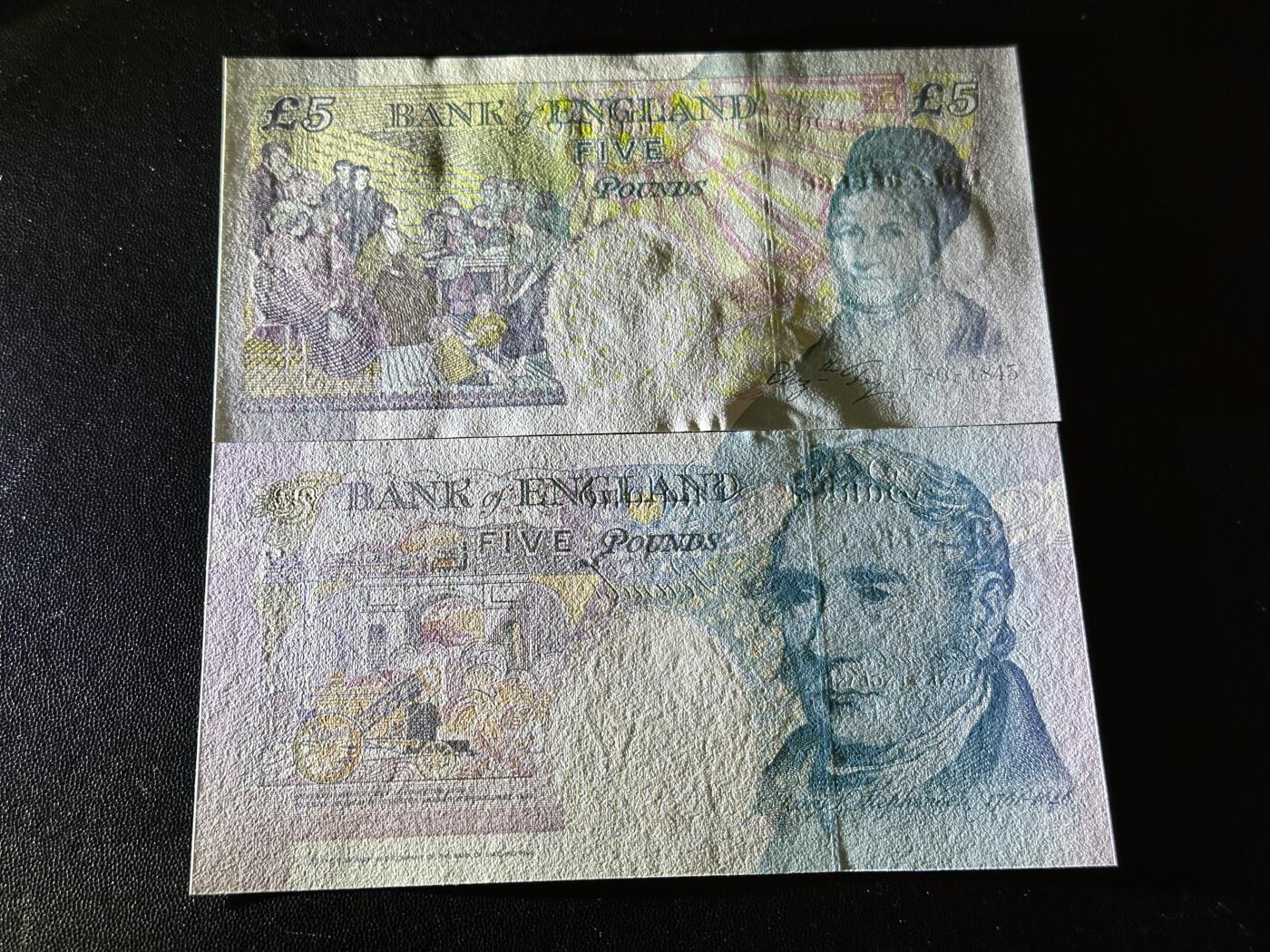 《外钞收藏家》第六百零八期（精选场）（本平台长期征集拍品、欢迎藏友们联系合作） 英国E序列5镑 初版和再版2张 全新 再版有轻微荧光反应