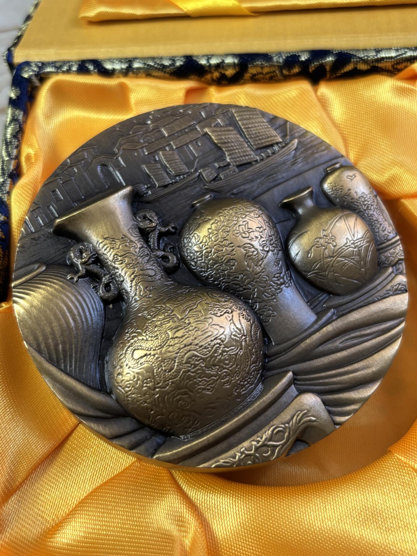 第190期拍卖 中国瓷器大铜章，直径80毫米，重480克