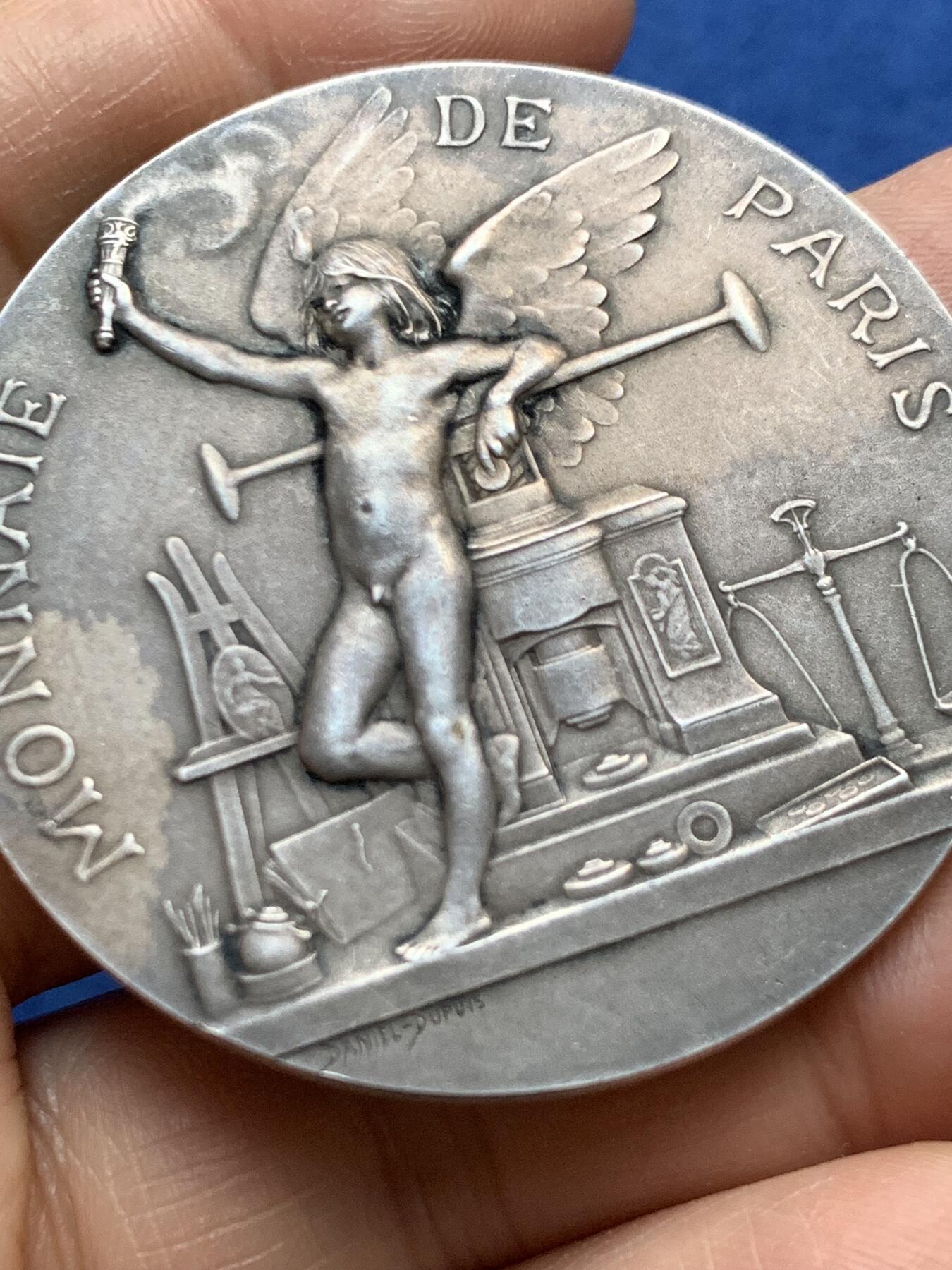 《竞宝斋》第465场 周日，周一，周二，3场连拍 （全场包邮）欢迎送拍 法国D.Dupuis巴黎造币厂银章，云端天使，58.15g，49.8mm，丰饶角边铭