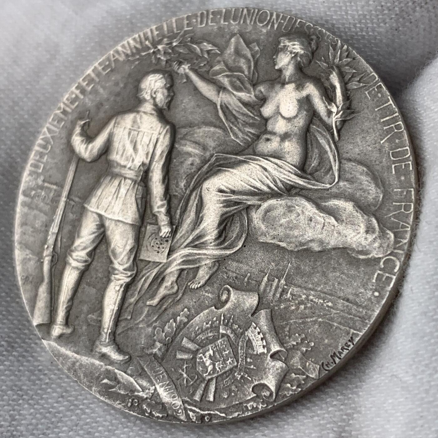 掌中浮雕-藏着的欧洲第052场 法国新艺术银章《圣战联盟二周年纪念》，36mm ，20.89g，作者: 夏尔.皮耶（ch.piIlee），piIlet大师名誉品银章