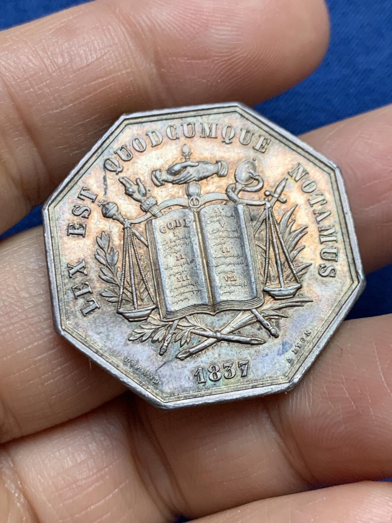 《竞宝斋》第465场 周日，周一，周二，3场连拍 （全场包邮）欢迎送拍 法国1837维埃省公证人银质代币。早期蜜蜂边铭版本。常见丰饶角款，直径：32.4mm，重：13.75g