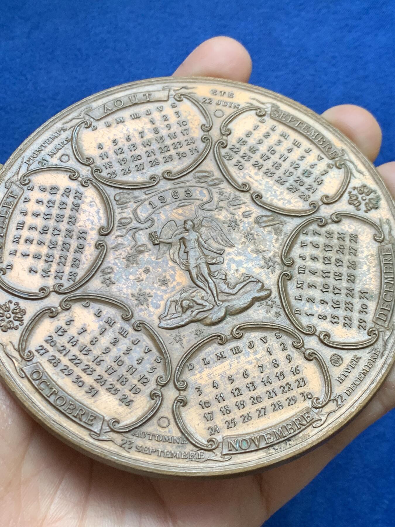 《竞宝斋》第465场 周日，周一，周二，3场连拍 （全场包邮）欢迎送拍 法国1963年日历大铜章，283.1g，95.5mm，丰饶角边铭