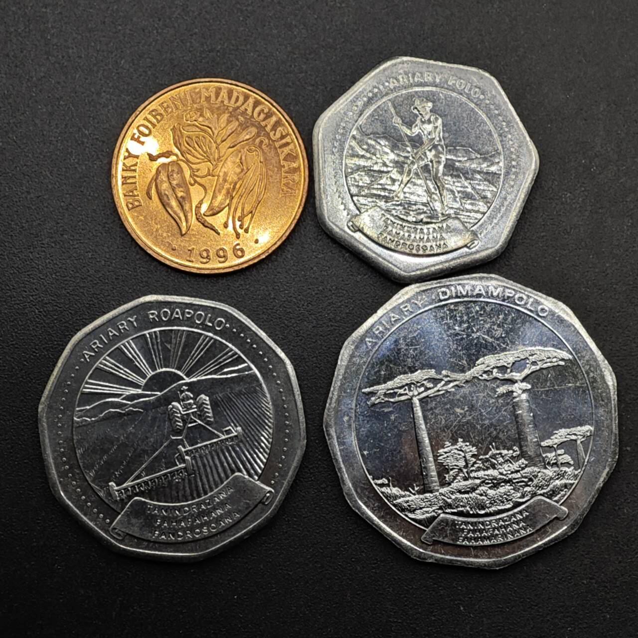 【淘币小摊】实时拍第八百六十三拍   小银币散币场   年前最后一周 之前的预留小年前全部发出 请更换最新收货地址  马达加斯加4枚套