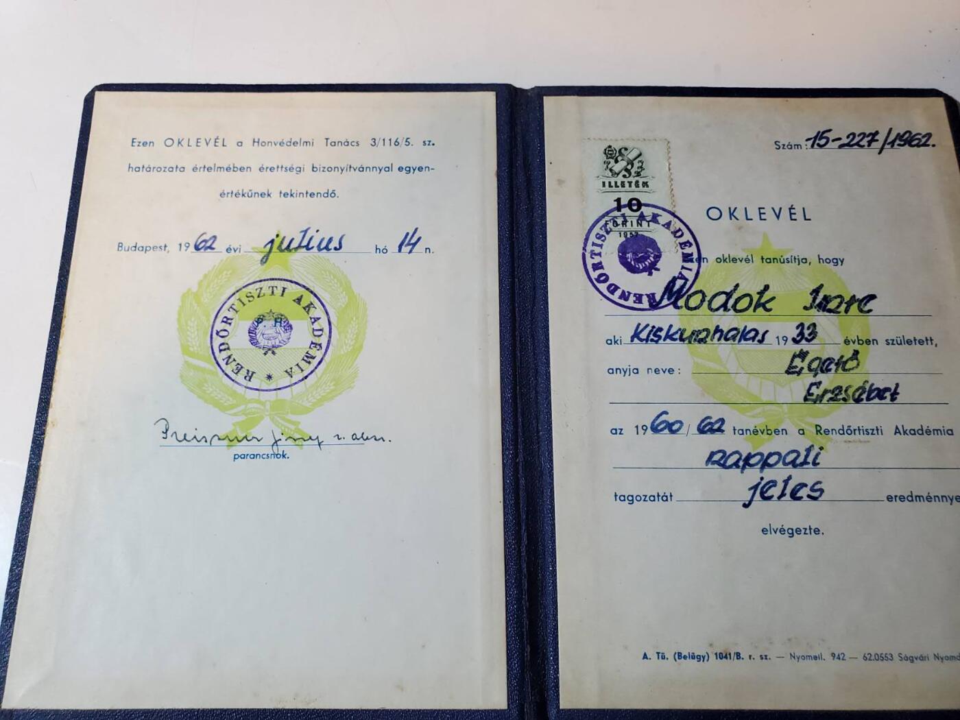 韵星假日军品类拍卖第三十九期暨默多克中校夫妇专场 -- Rimey Holidays Militaria Auction 39 & The Modoks Collection  匈牙利人民共和国人民警察进修大证书、内务部人民警察毕业校徽证章证书 证书少见