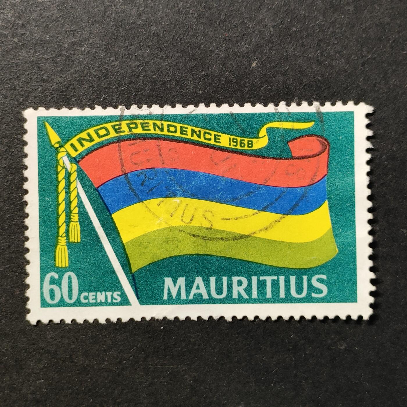 ↓君缘收藏732期☞钱币邮品↓无佣金、可寄存、满30元包邮  毛里求斯邮票，1968年独立纪念·毛里求斯国旗和独立飘带邮票