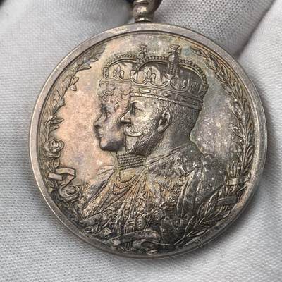 掌中浮雕-藏着的欧洲第052场 - 1911年英国乔治五世德里杜尔巴银制奖章，40mm，40g，1911年设立，纪念乔治五世在德里杜巴被宣布为印度皇帝，颁发量：26800枚