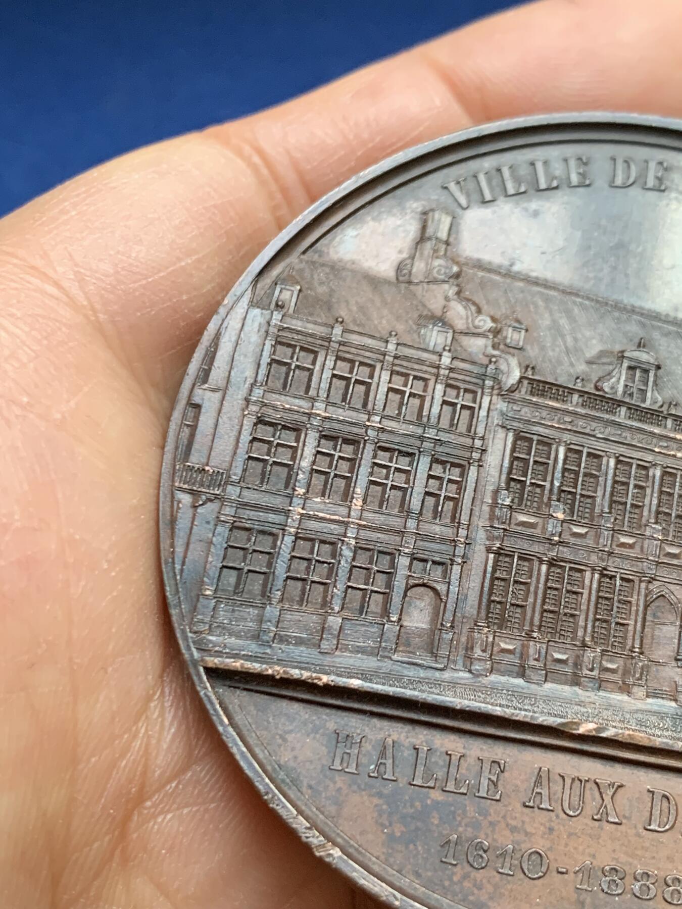 《竞宝斋》第465场 周日，周一，周二，3场连拍 （全场包邮）欢迎送拍 比利时1888年图尔奈纺织会展中心艺术展览建筑铜奖，106.3，60mm