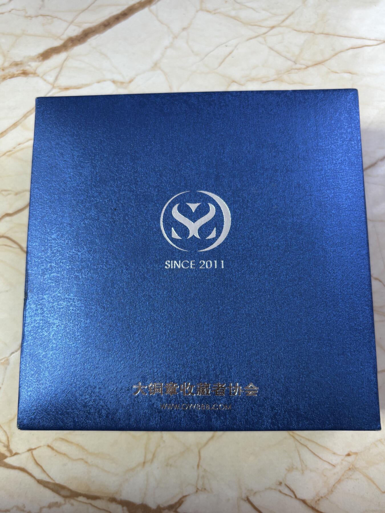 第190期拍卖 北京2008年刘溢油画纪念黄铜大铜章，尺寸100*67毫米，重422克