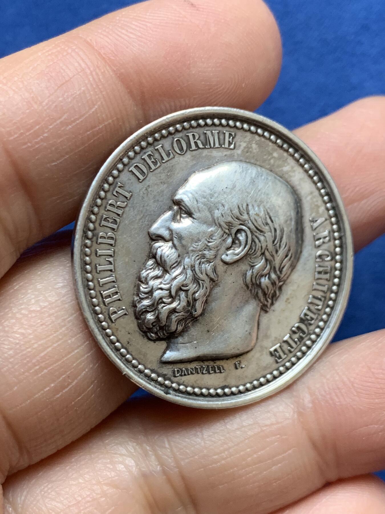 《竞宝斋》第465场 周日，周一，周二，3场连拍 （全场包邮）欢迎送拍 法国里昂建筑协会银质代币，菲利伯特·德洛姆头像，高浮雕，18.56g，33.4mm，丰饶角1argent边铭