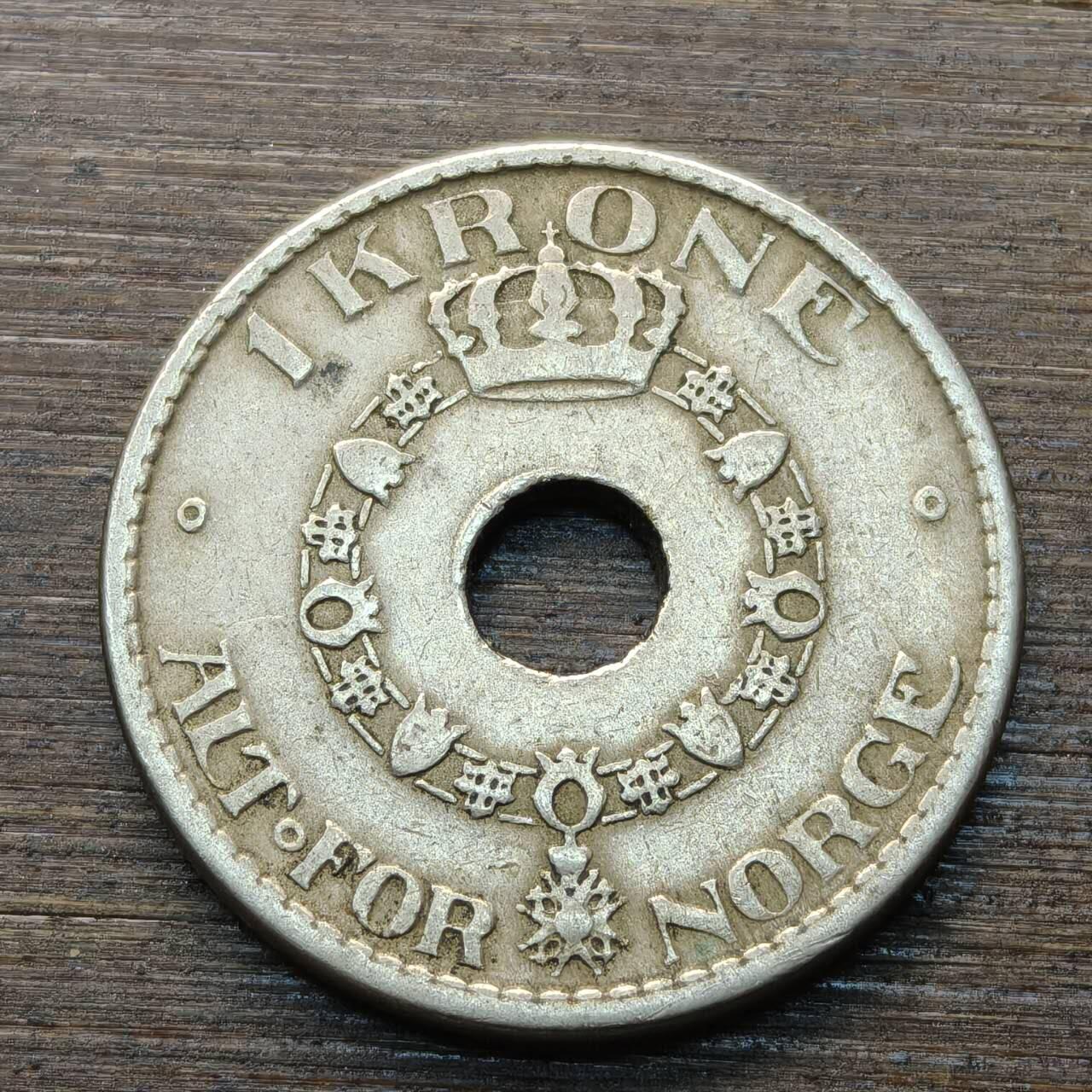 【本场4.12号发货】★第145★散币专场 不寄存，30包邮。不满30元，支付5元运费。《接受代拍 代送NGC评级》 75【无寄存】挪威 1925年 1克朗 中孔