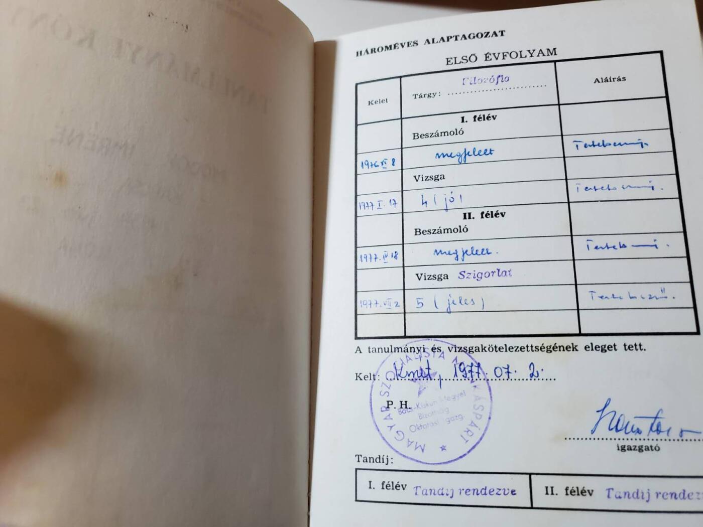 韵星假日军品类拍卖第三十九期暨默多克中校夫妇专场 -- Rimey Holidays Militaria Auction 39 & The Modoks Collection  匈牙利社会主义共和国默多克夫人匈牙利劳动党马克思大学修业证书，中等政治教育证书一套