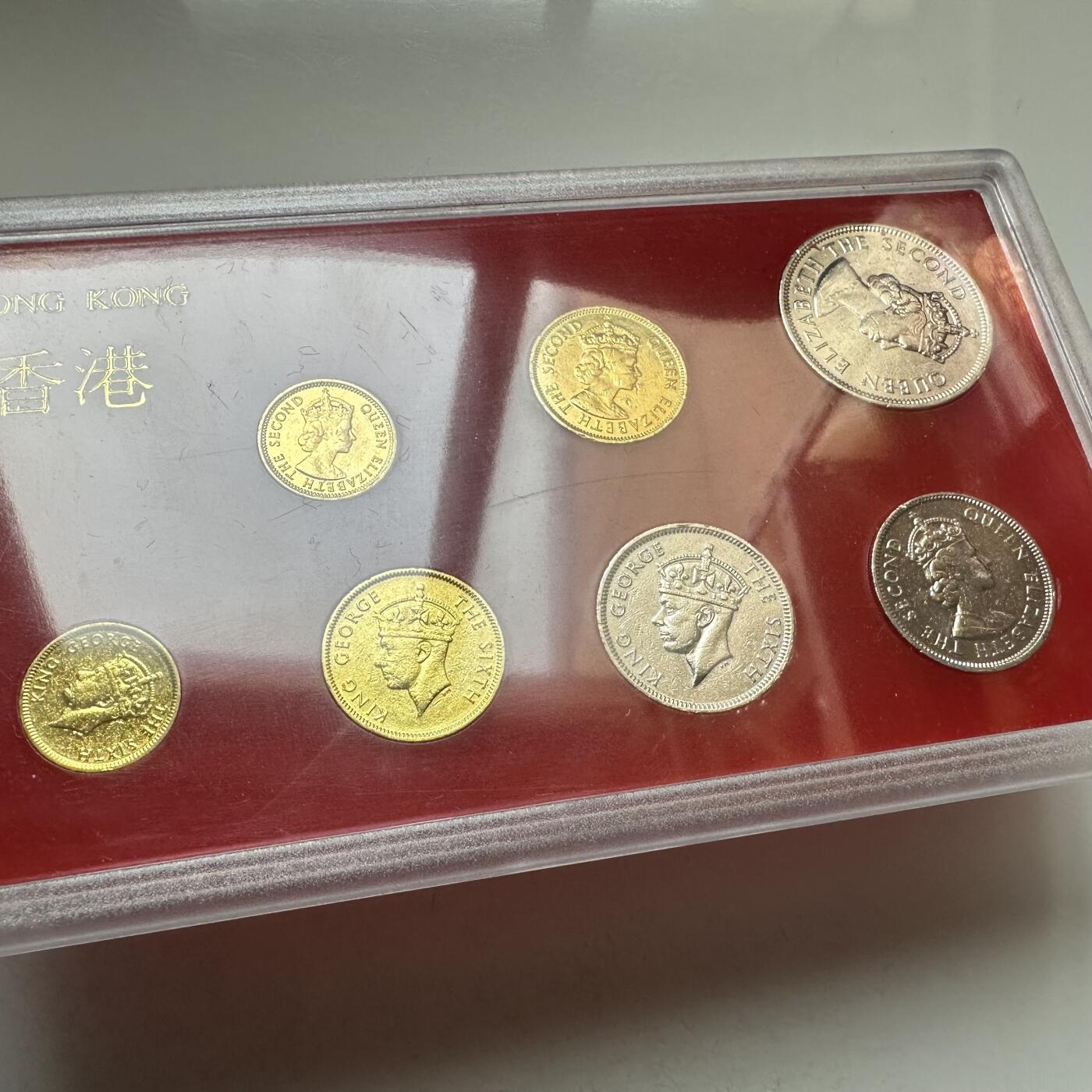 🌹外币初藏🌹🐯2026年第16场 快递将在12号停运 年前需发货的抓紧 ，年后正月十五恢复发货 香港硬币收藏礼盒 外包装盒铰链脱胶