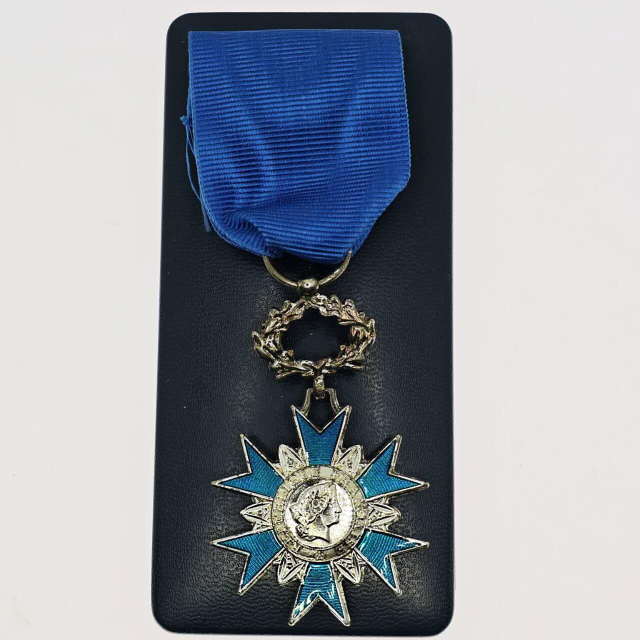 2026年2月8日拍卖 法国国家功勋勋章，骑士级，珐琅，带原盒