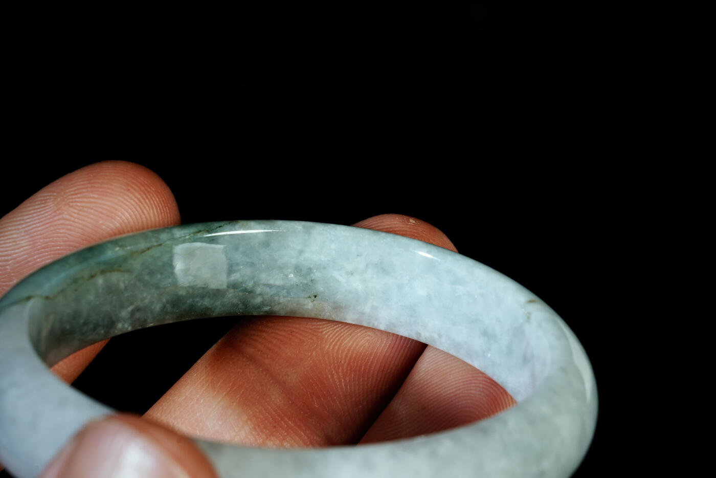 上海都达杂项专场二十一（全场包邮） 天然冰糯种带绿翡翠（A货）蛋形手镯 附鉴定证书天然冰糯种带绿翡翠（A货）蛋形手镯 附鉴定证书90-41