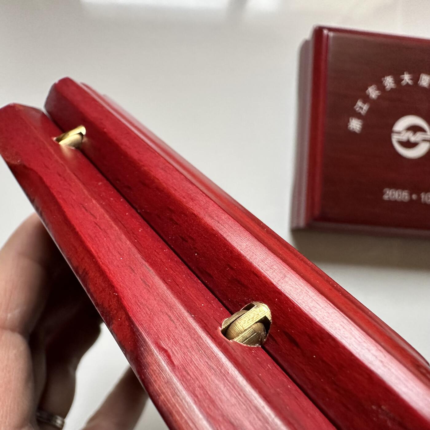 🌹外币初藏🌹🐯2026年第16场 快递将在12号停运 年前需发货的抓紧 ，年后正月十五恢复发货 实木一盎司银币收藏盒 铜质铰链 磁吸 2只