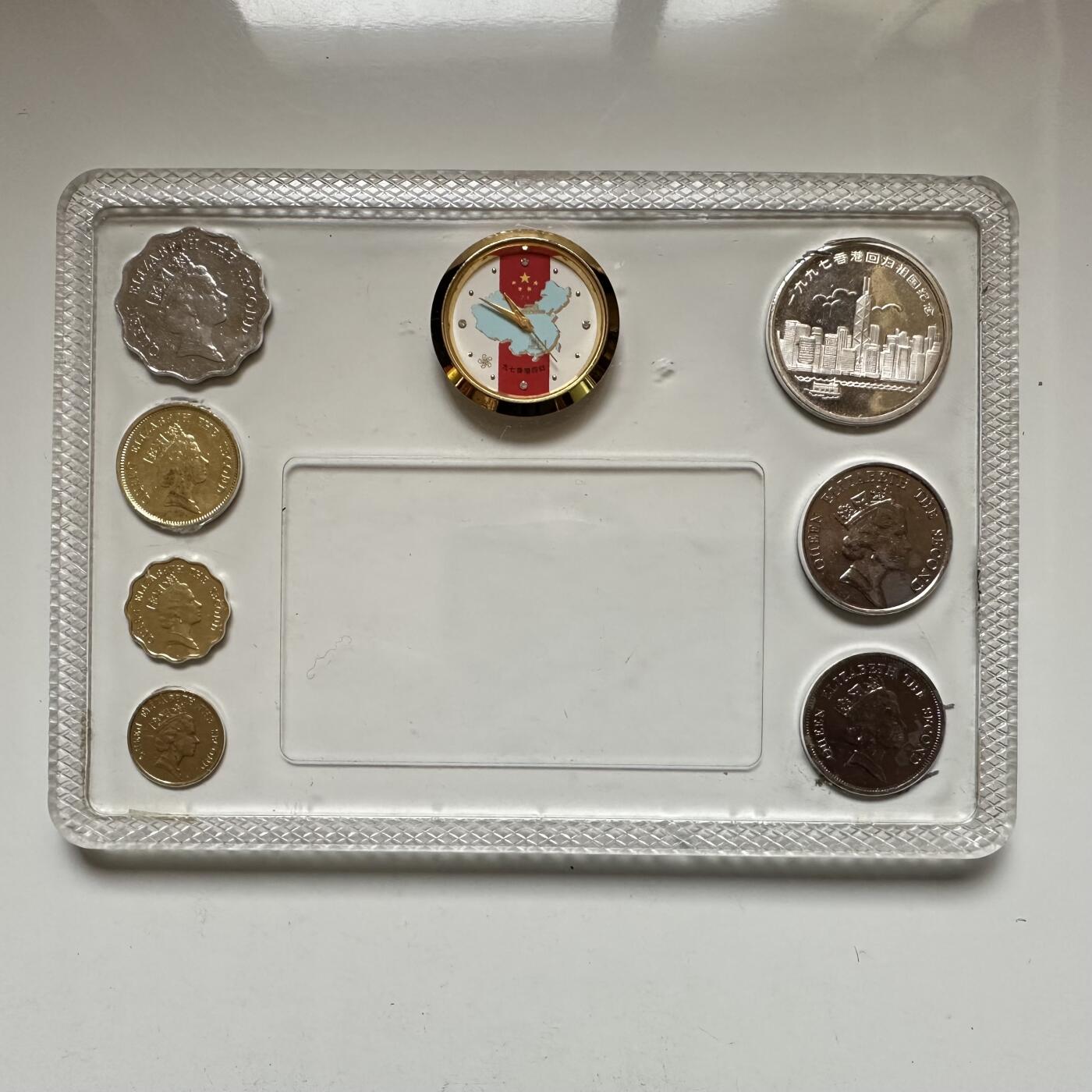 🌹外币初藏🌹🐯2026年第16场 快递将在12号停运 年前需发货的抓紧 ，年后正月十五恢复发货 香港回归钱币纪念套装 包含一只定制纪念表