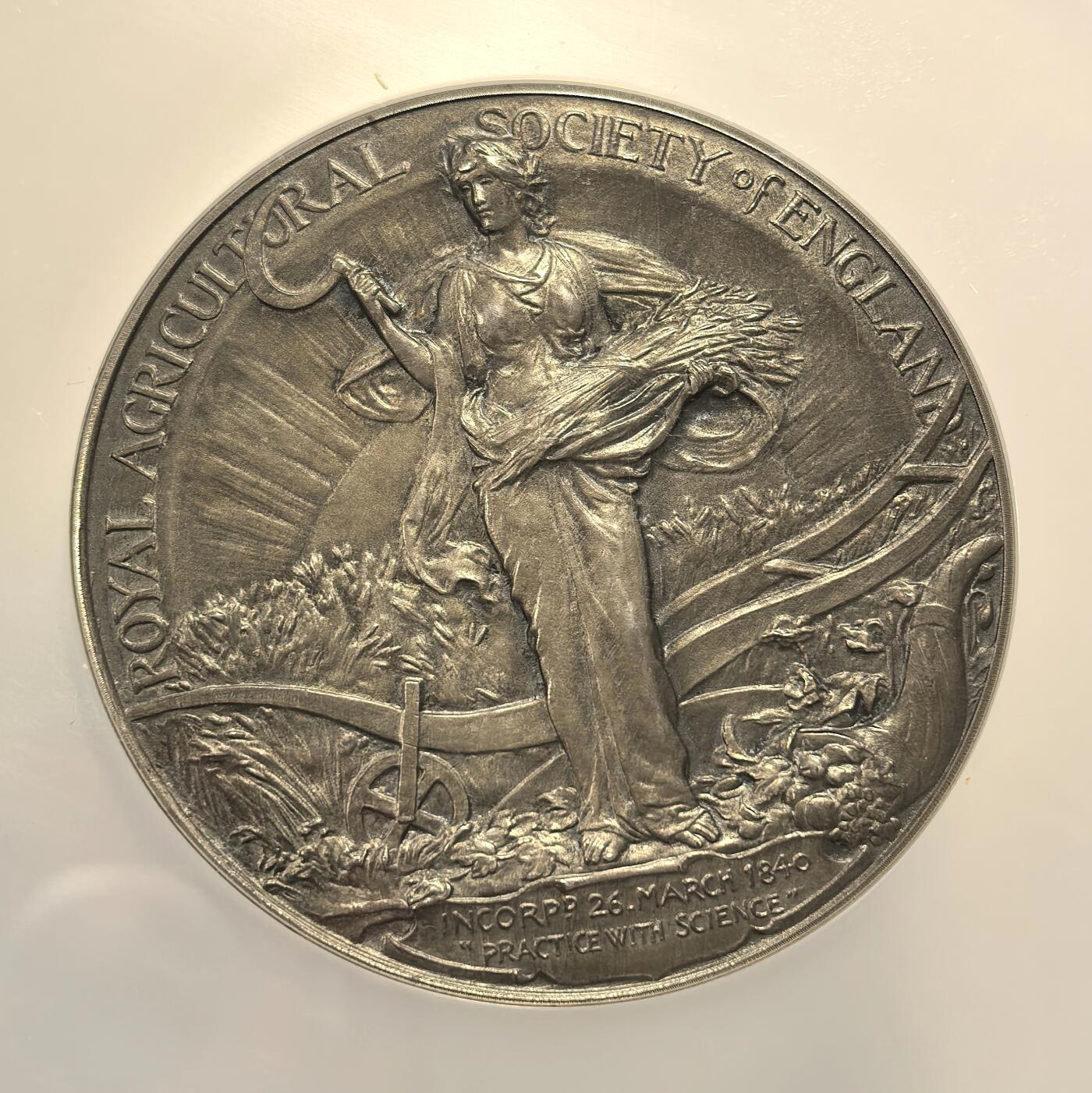 博洋堂“心向春光”2月精品大拍专场暨第160期（全场包邮） NGC MS63 唯一冠军！英国1927年皇家学院巨大银章，55mm尺寸，裸重97克，背面是极其精美的布列塔尼亚女神和学院风景刻画！