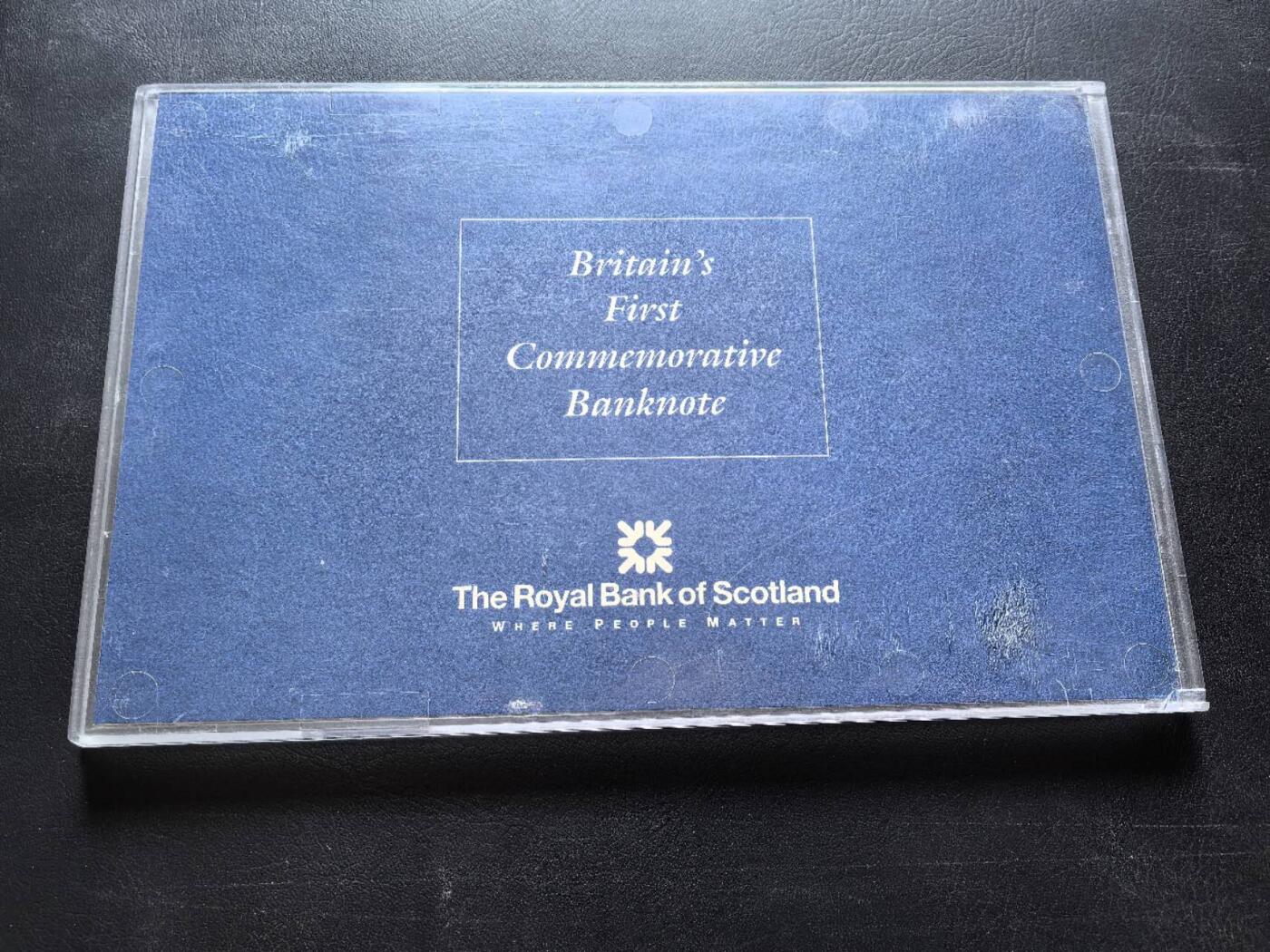 Triple S 第72期 1992苏格兰1镑纪念钞，亚克力盒原装，倒置号