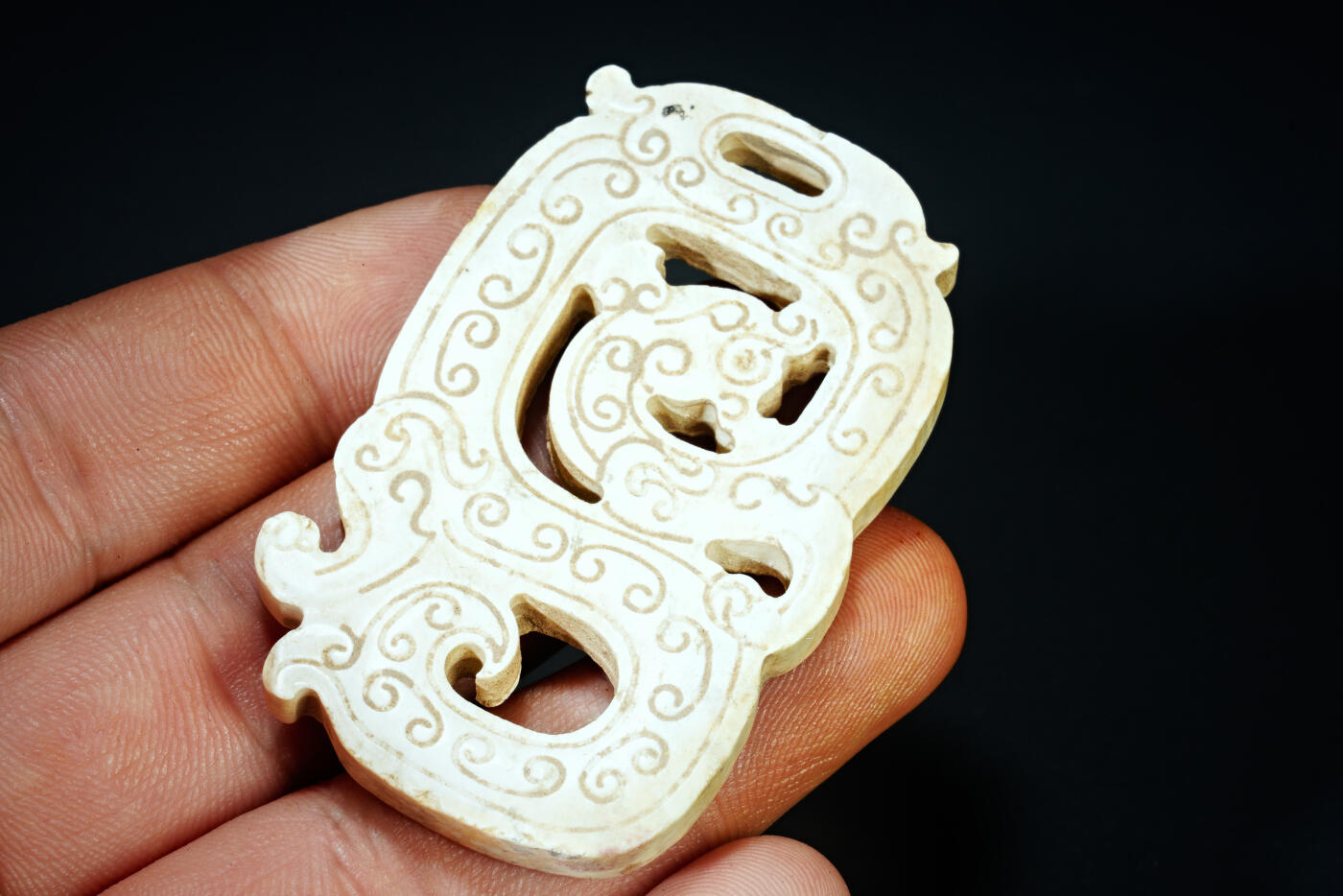 上海都达杂项专场十九（全场包邮） 鸡骨白龙形玉佩90-29