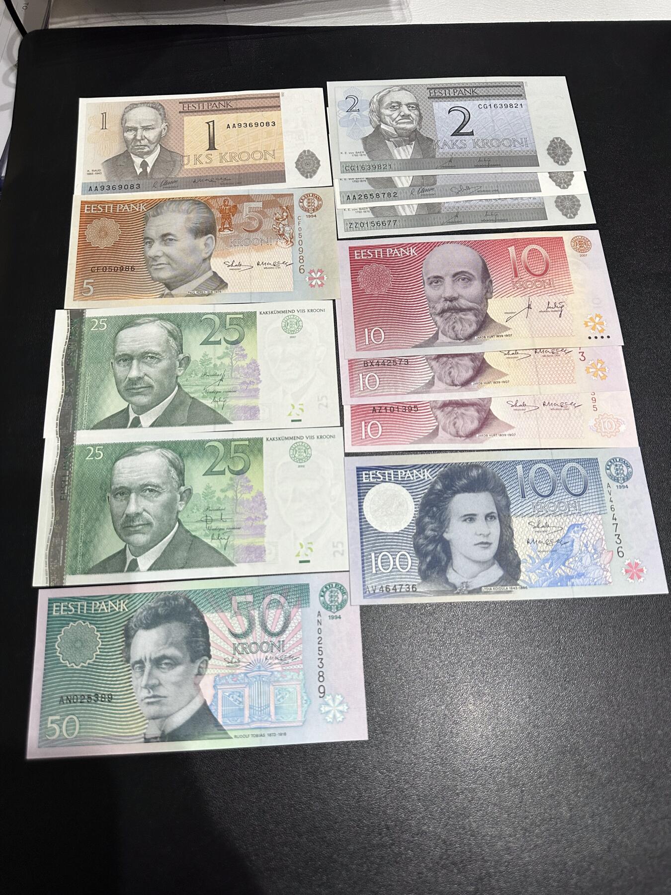 《外钞收藏家》第六百零八期（精选场）（本平台长期征集拍品、欢迎藏友们联系合作） 爱沙尼亚1-100克朗 12张一起（2、10、25克朗有多版本） 全新UNC