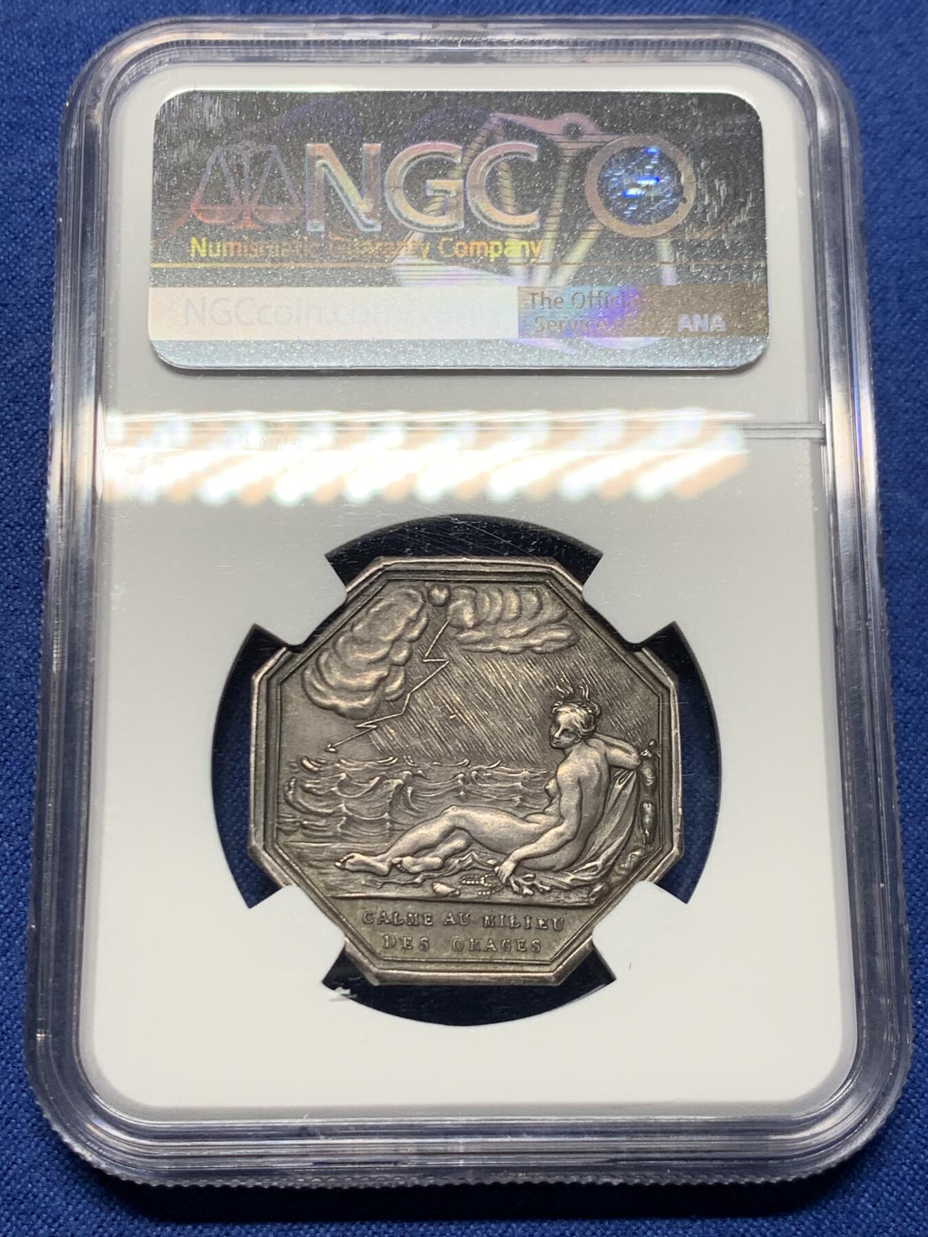 《竞宝斋》第465场 周日，周一，周二，3场连拍 （全场包邮）欢迎送拍 NGC MS61 法国双面神亚努斯八角银质代币，狂风暴雨前的海水浴场景，30mm。