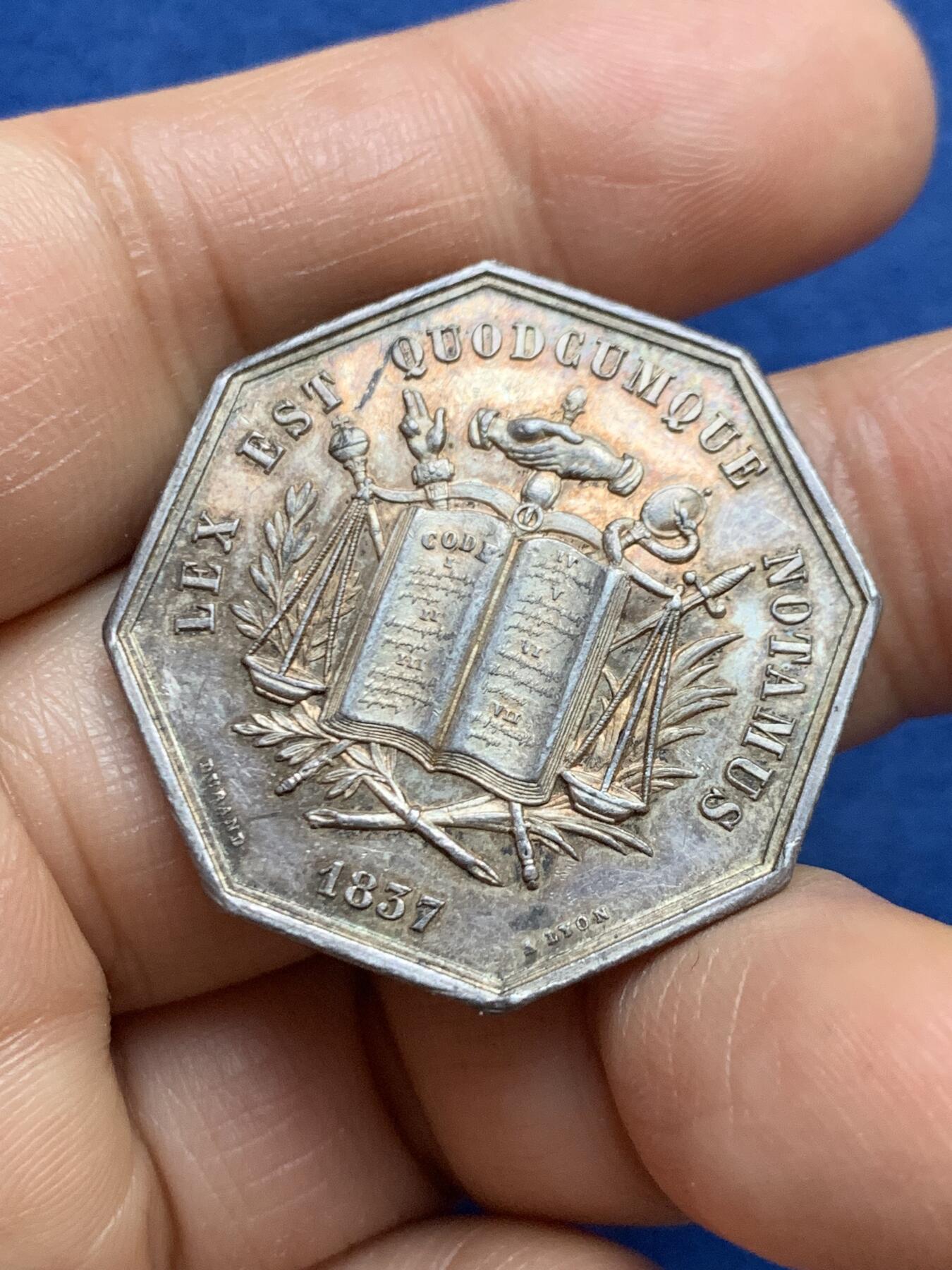 《竞宝斋》第465场 周日，周一，周二，3场连拍 （全场包邮）欢迎送拍 法国1837维埃省公证人银质代币。早期蜜蜂边铭版本。常见丰饶角款，直径：32.4mm，重：13.75g