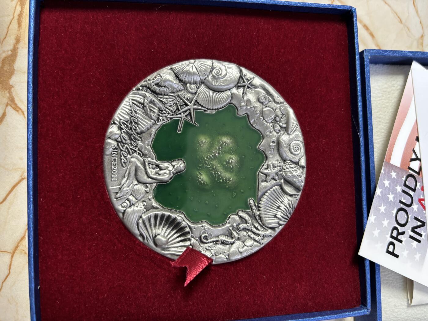 第190期拍卖 海洋传奇白铜珐琅彩铜章，直径76毫米，重197克