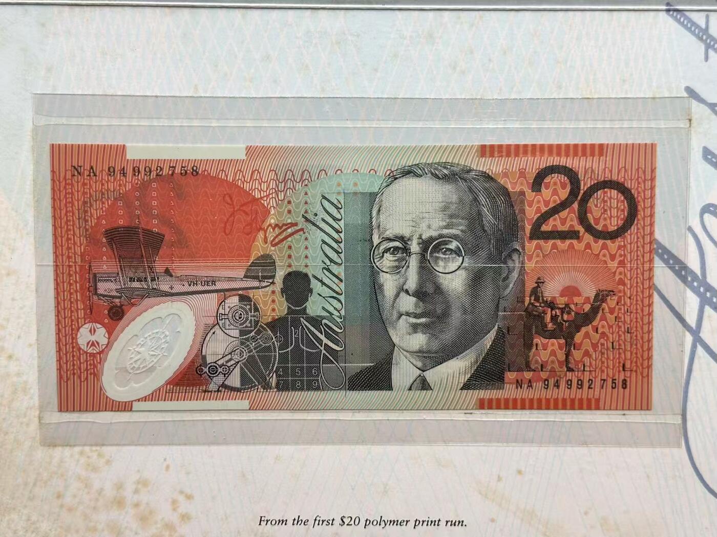 《外钞收藏家》第六百零八期（精选场）（本平台长期征集拍品、欢迎藏友们联系合作） 1994年澳大利亚20元 全新UNC 尾58 带册子