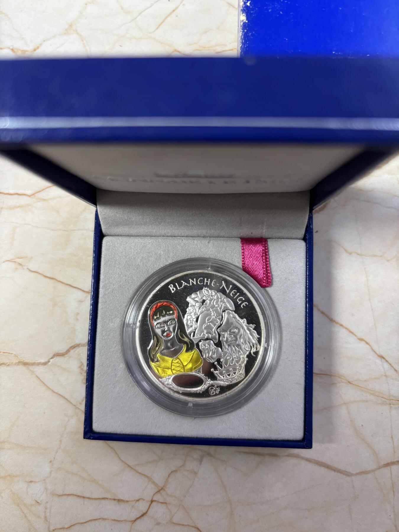 第190期拍卖 法国2002年1.5欧元部分珐琅彩精制银币 童话-白雪公主 22.2克900银 仅盒