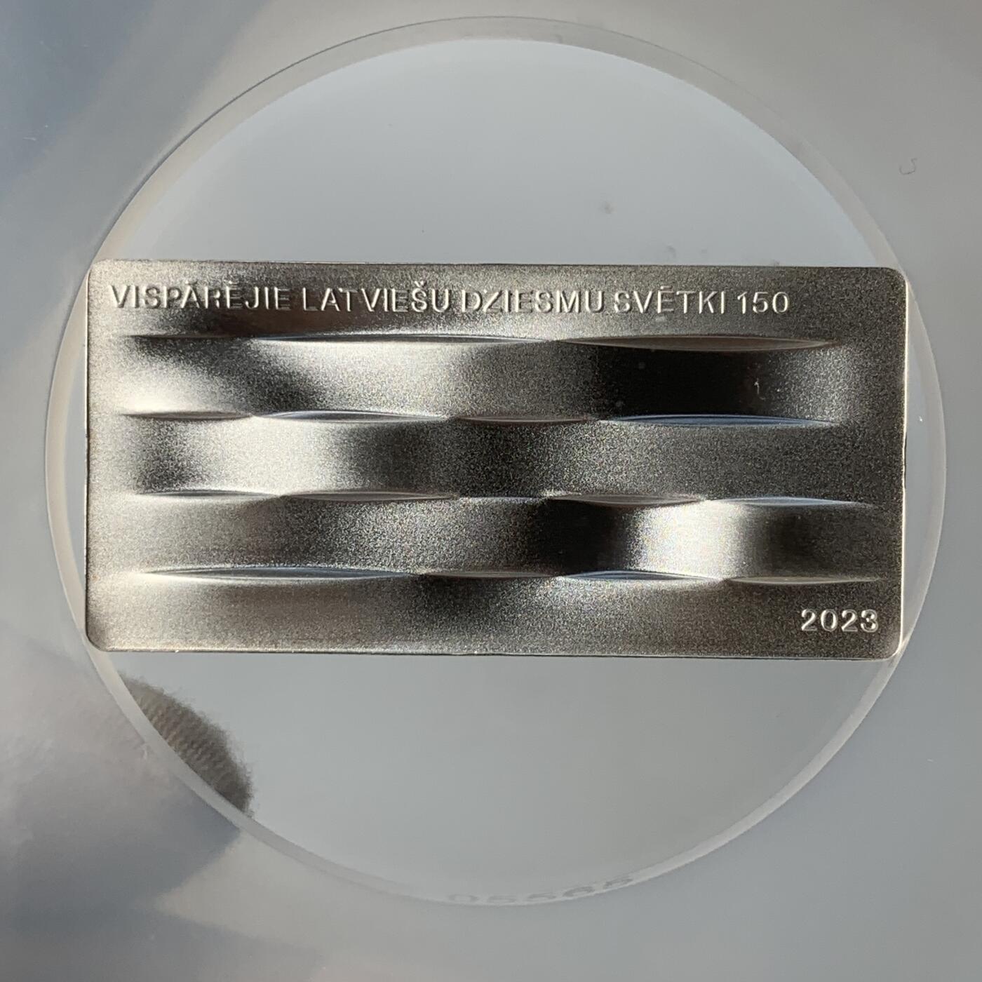 掌中浮雕-藏着的欧洲第052场 NGC PF69 : 克劳斯获奖提名拉脱维亚2023年歌曲节彩色矩形精制纪念银币，首期评级，原盒原证，29克，999银，发行量4000枚，评级盒子边缘有破损