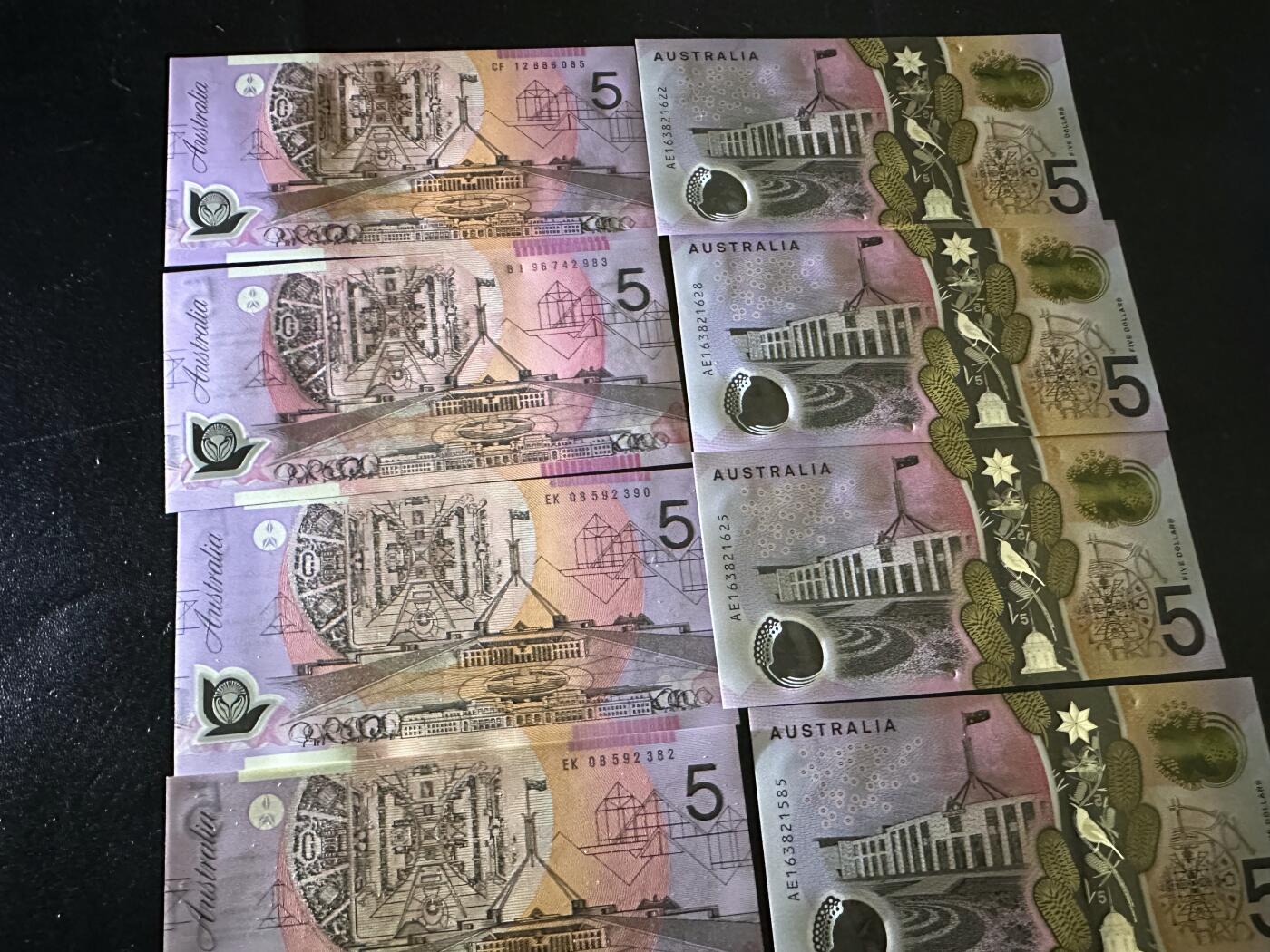 《外钞收藏家》第六百零八期（精选场）（本平台长期征集拍品、欢迎藏友们联系合作） 澳大利亚塑料钞5元有三个版本加纪念钞 10元两张 一起14张 全新UNC