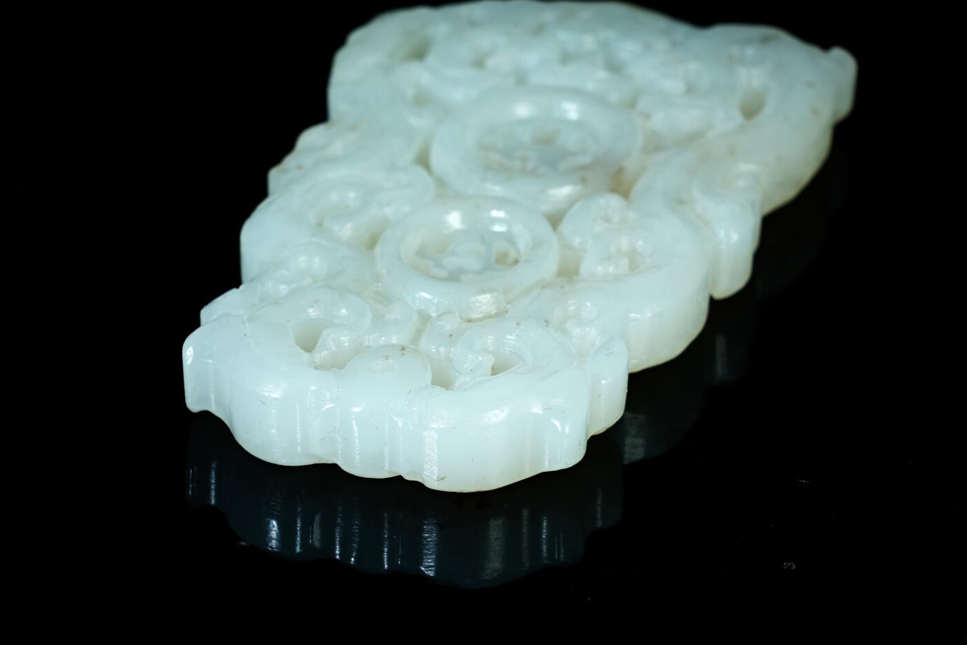 上海都达杂项专场十九（全场包邮） 和田玉籽料镂空精雕《吉祥》玉佩90-19