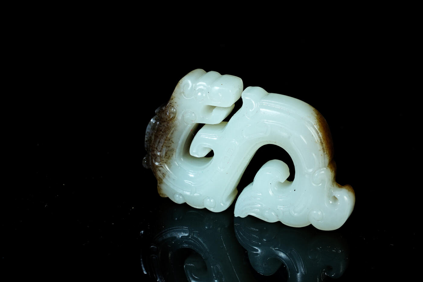 上海都达杂项专场十九（全场包邮） 天然和田白玉精雕《仿古龙》挂件