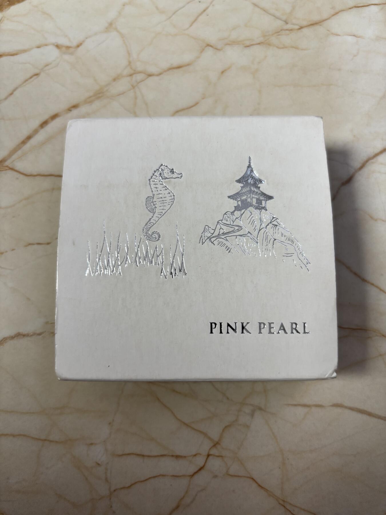 第190期拍卖 斐济2012年1元精制银币 自然母亲的宝藏-粉珍珠 20克999 发行量：999 盒证全