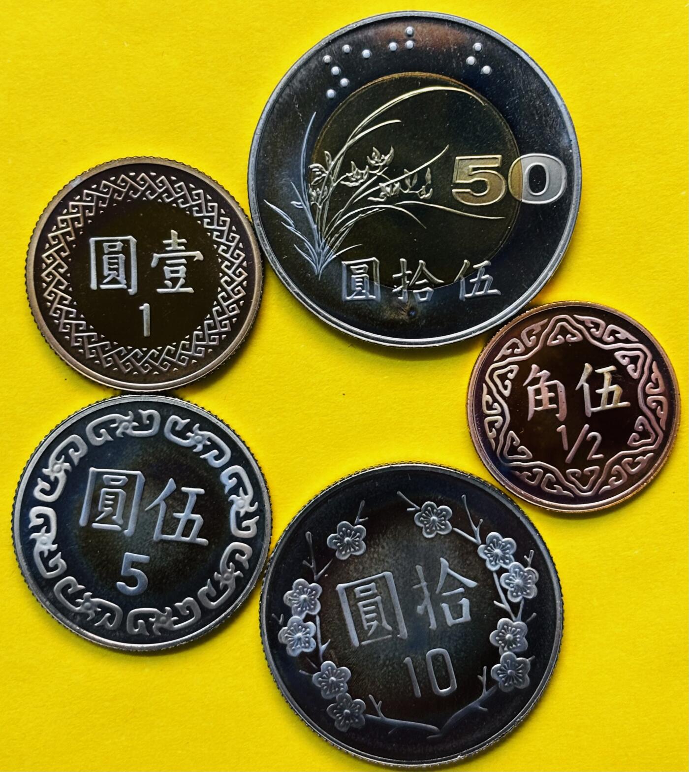 【金马踏春，泉马奔腾】2026 年新年贺岁场，（定于年初五接财神截拍）祝各位老板马到成功，马上有钱，愿岁岁平安喜乐顺遂 全新原盒 2001 年中国台湾省新台币精铸版 5 角--50 元精制币套