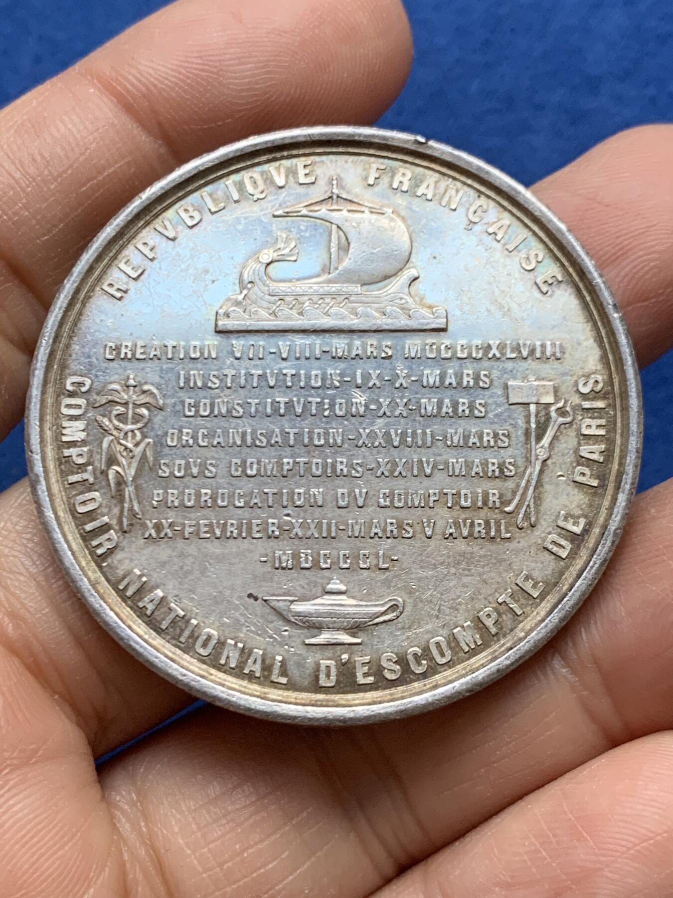 《竞宝斋》第465场 周日，周一，周二，3场连拍 （全场包邮）欢迎送拍 法国巴黎国家商会银章，44.45g，45.3mm，蜜蜂边铭