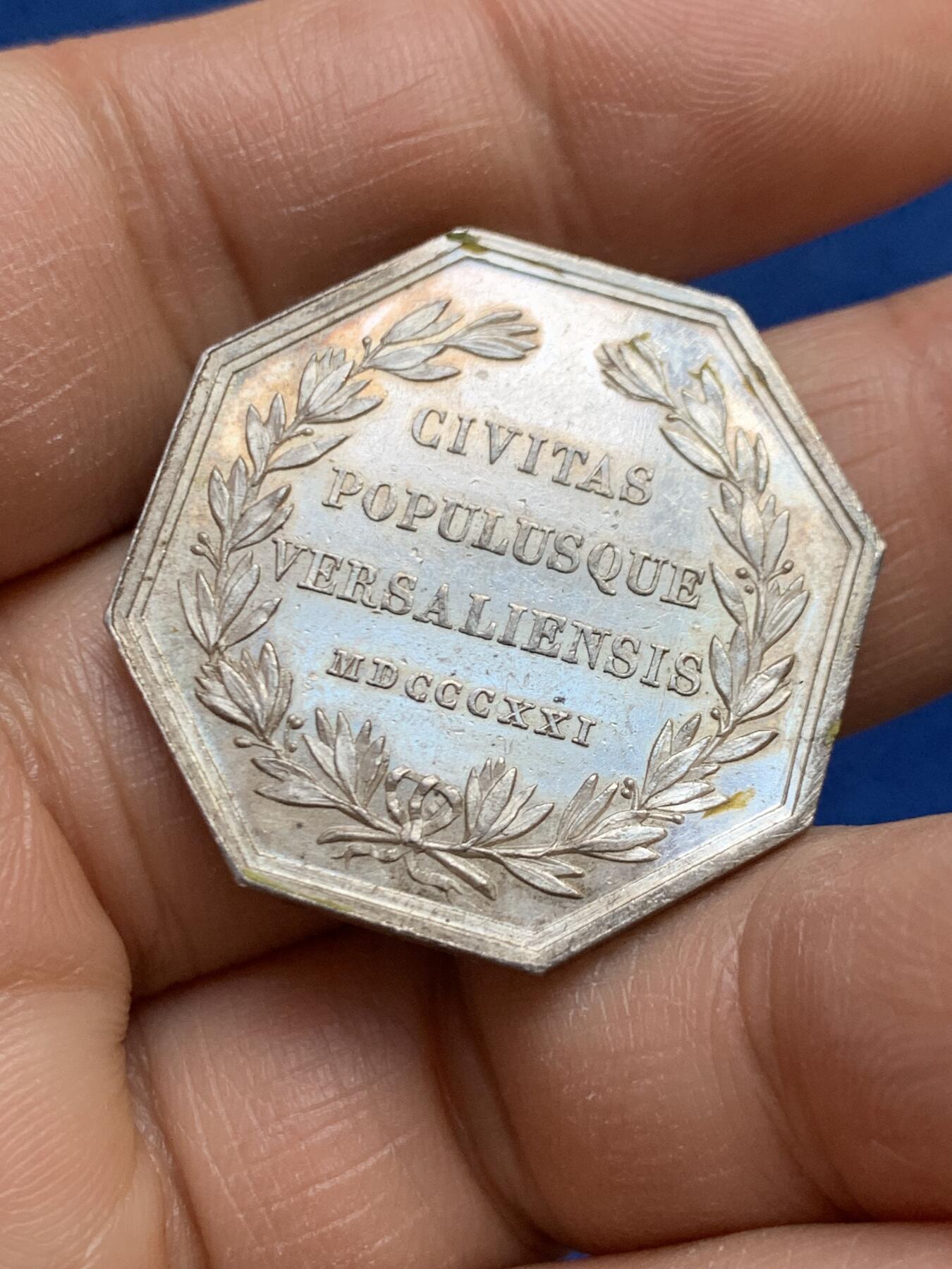 《竞宝斋》第465场 周日，周一，周二，3场连拍 （全场包邮）欢迎送拍 法国八角银质代币，带有双头鸡纹章的凡尔赛城市标志，12.7g，30.3mm，早期无边铭