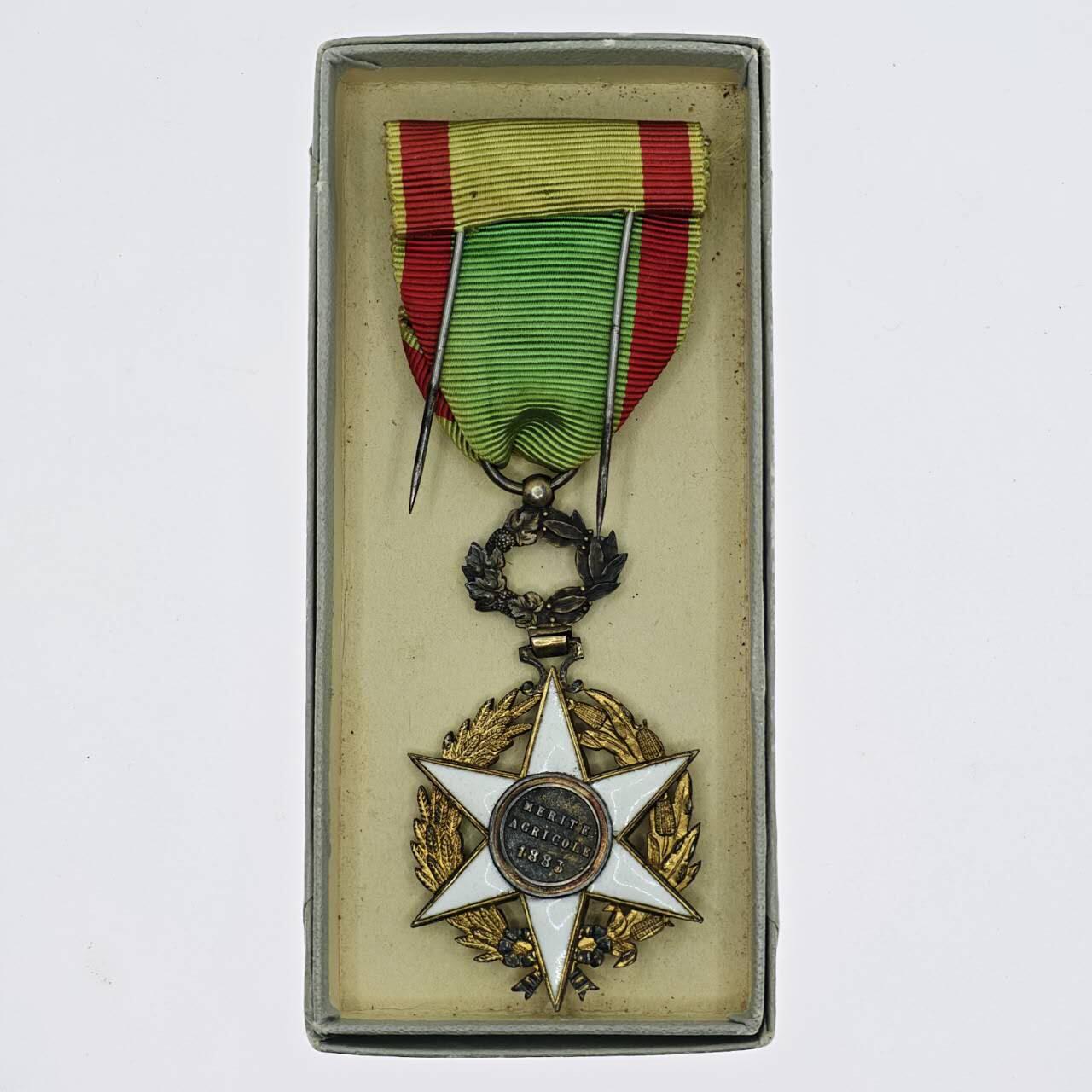 2026年2月8日拍卖 法国农业功勋勋章，军官级，银质镀金珐琅，带纸盒