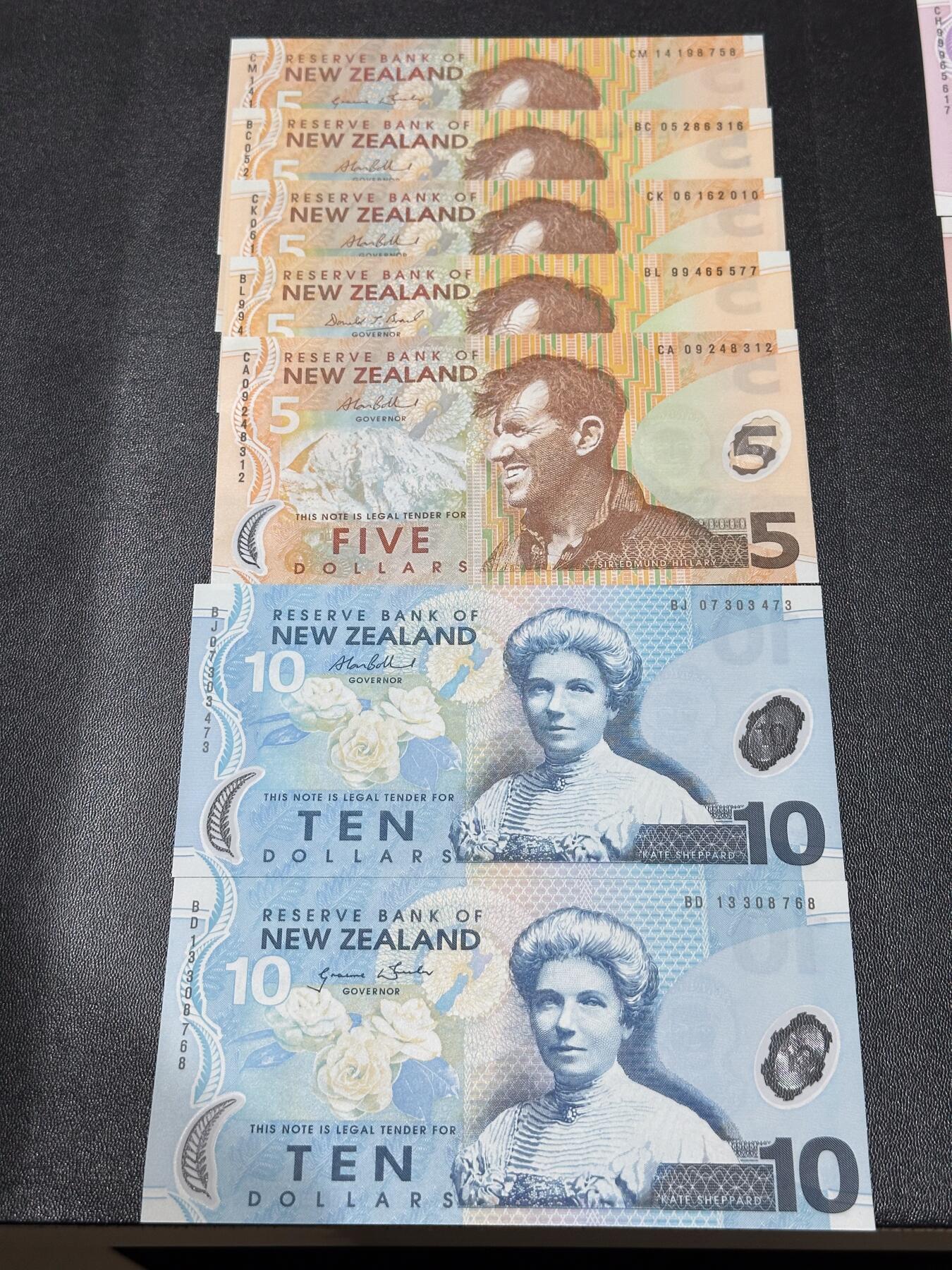 《外钞收藏家》第六百零八期（精选场）（本平台长期征集拍品、欢迎藏友们联系合作） 新西兰5元5个年份3个签名+ 10元2个签名2个年份 7张一起 全新UNC
