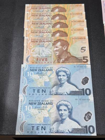 《外钞收藏家》第六百零八期（精选场）（本平台长期征集拍品、欢迎藏友们联系合作） - 新西兰5元5个年份3个签名+ 10元2个签名2个年份 7张一起 全新UNC