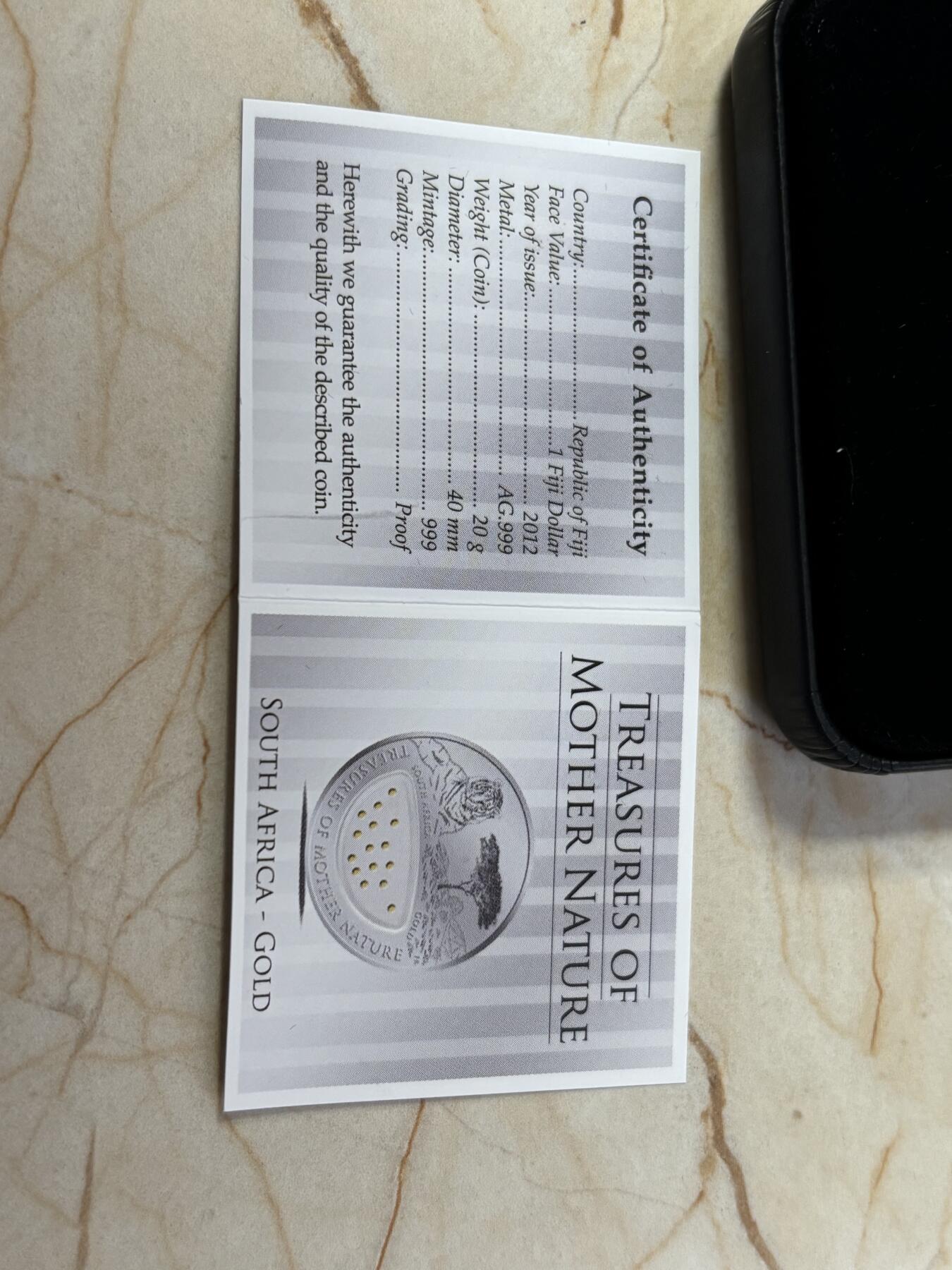 第190期拍卖 斐济2012年1元精制银币 自然母亲的宝藏-黄金(含小金粒，含量未知） 20克999 发行量：999 盒证全