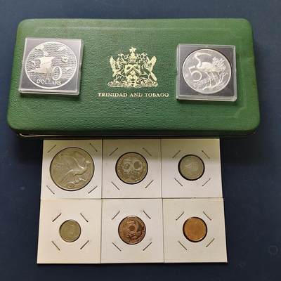 【全场包邮】纯粹捡漏拍501场-持续更新中 - 特立尼达和多巴哥1972年独立十周年纪念版官方精制套币-含2枚银币【42毫米35.12克92.5%+40毫米29.7克92.5%】-原盒（封装破损）