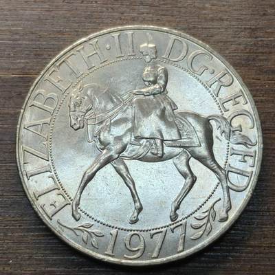 【本场4.12号发货】★第145★散币专场 不寄存，30包邮。不满30元，支付5元运费。《接受代拍 代送NGC评级》 - 28【无寄存】1977年英国1克朗 伊丽莎白女王登基25周年纪念币