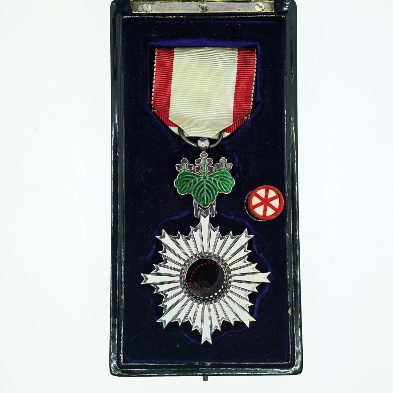 2026年2月8日拍卖 日本六等旭日章，银质珐琅，杯勋原盒