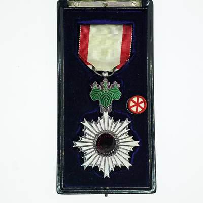 2026年2月8日拍卖 - 日本六等旭日章，银质珐琅，杯勋原盒