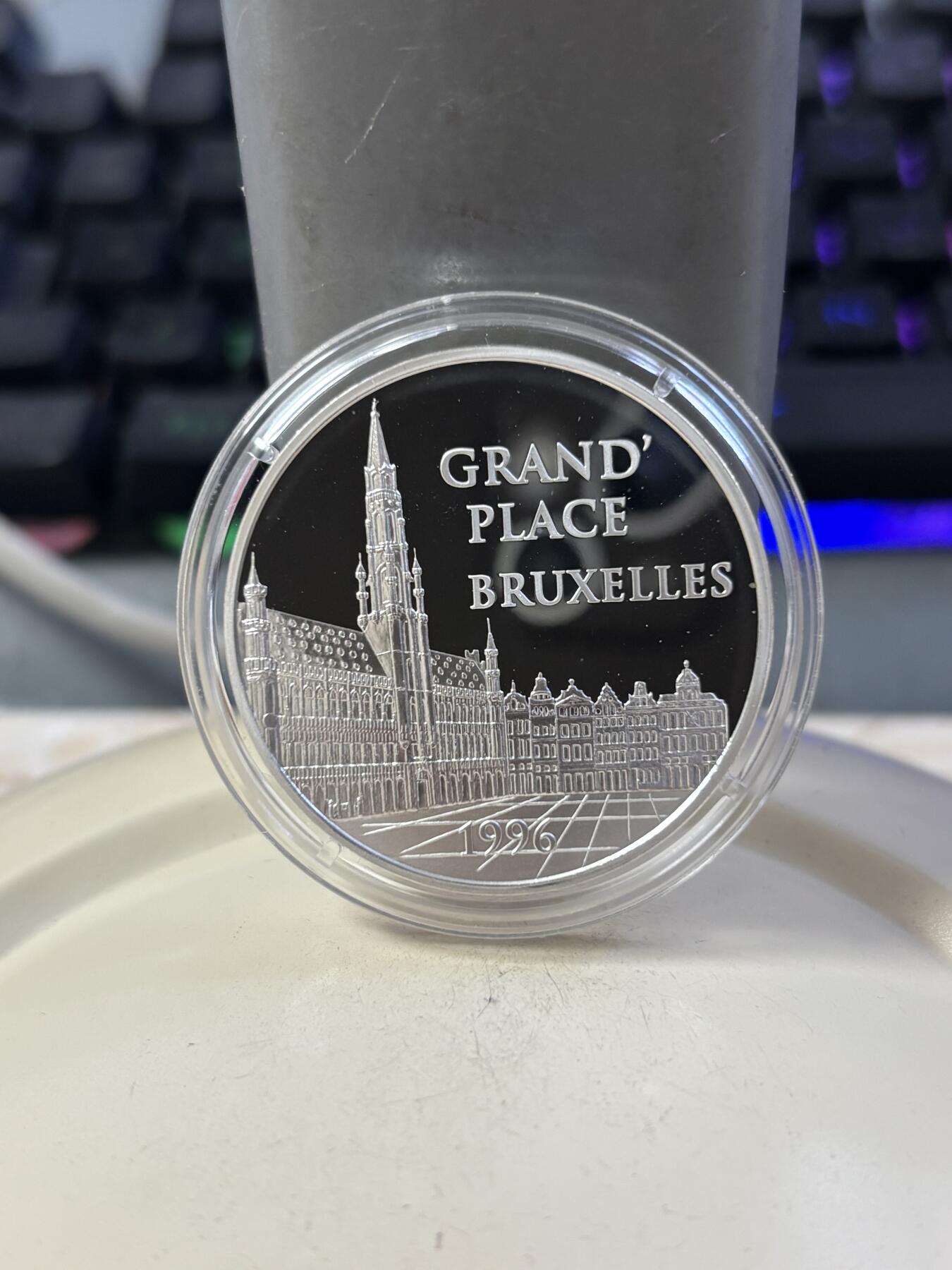 第190期拍卖 法国1996年100法郎/15欧元双面值精制银币 欧洲著名地表-比利时大广场 22.2克900银 发行量：2万 带证