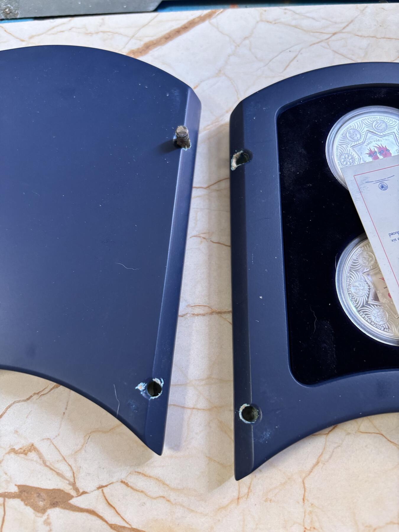 第190期拍卖 澳大利亚2001年1澳元X6精制彩色子母银套币 澳大利亚百年联邦州纪念-各州花卉 999银1盎司X6 发行量：1500 盒证全（盒坏）