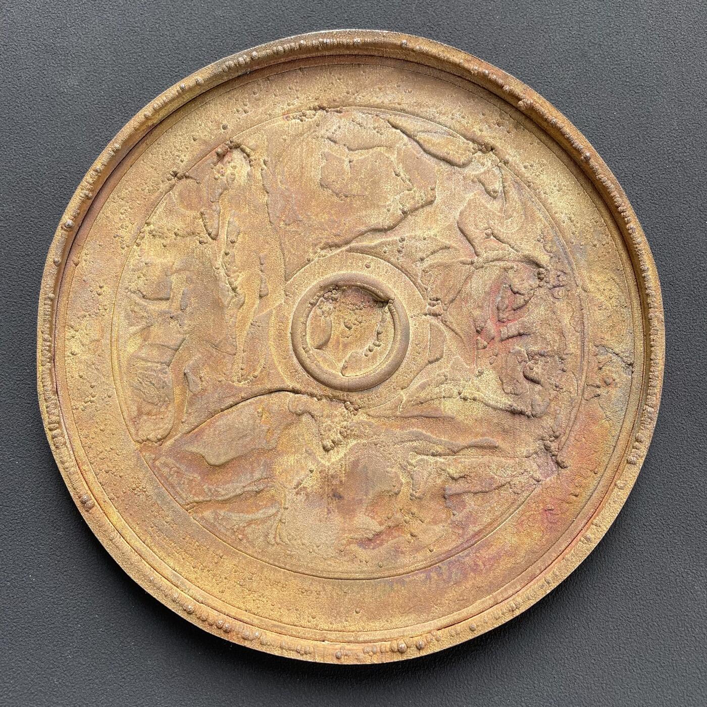 「木头集藏」“ 新岁撷珍”——章牌精品专场！ Antoine Vechte～1857年英国国家艺术竞赛铜奖章，直径: 144mm ，由英国科学与艺术部（Science and Art Department）委托制作。 英格兰女王维多利亚蒙神感恩 1857年 为在全国艺术竞赛中取得成功者颁奖 ，百年前欧洲章牌大师高超的雕刻和铸造工艺确实精湛，在具体细节上体现得淋漓尽致。品相非常好！细腻柔顺的棕褐色包浆宛如一块诱人的极品巧克力。