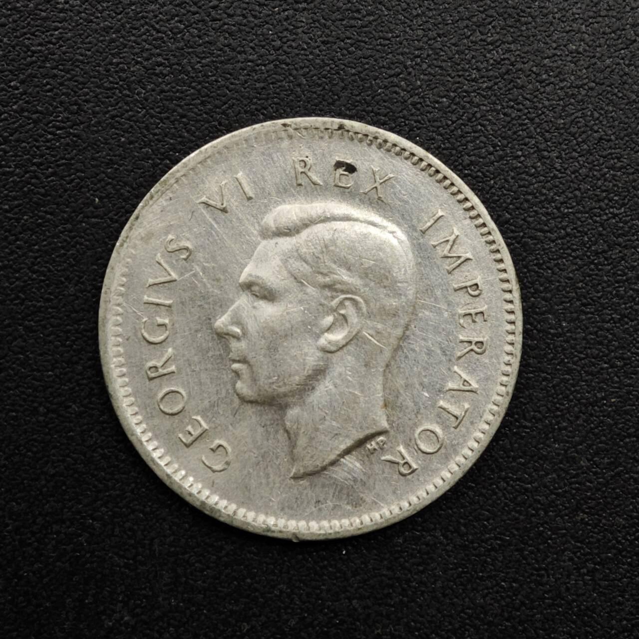 【淘币小摊】实时拍第八百六十三拍   小银币散币场   年前最后一周 之前的预留小年前全部发出 请更换最新收货地址  南非1943年乔治六世3便士银币